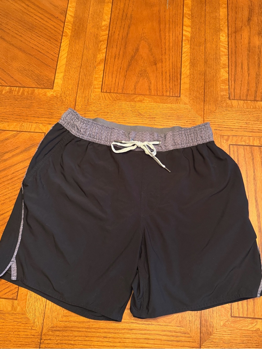 VUORI Men's Black and Grey Athletic Shorts